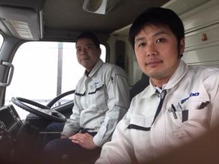 未経験者でも大丈夫！
２週間〜１ヶ月は先輩ドライバーが
横乗りして指導します。