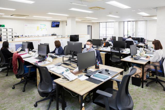 ＊大きく進化した老舗企業＊
2024年3月に30代の新社長が就任。創業75年以上の老舗企業に新しい文化が誕生しています。