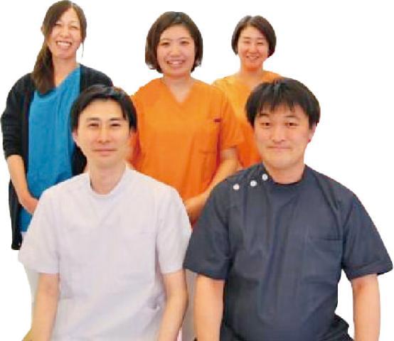 親しみやすい歯科医院を目指して、歯科医療にハート(愛情)を抱いたスタッフであるピア(仲間)が、全力で患者さんのお口の悩みを解消するお手伝いをさせていただいています。