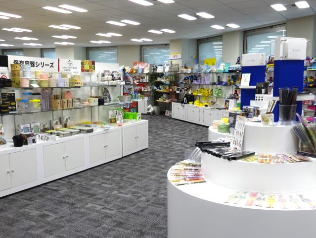 ショールームには可愛いキャラクター商品がいっぱい!ぜひ見学してください