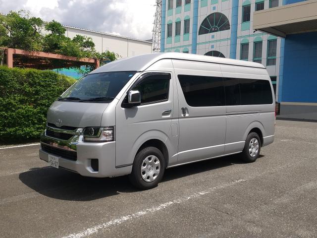 送迎車は普通車（ハイエース）です