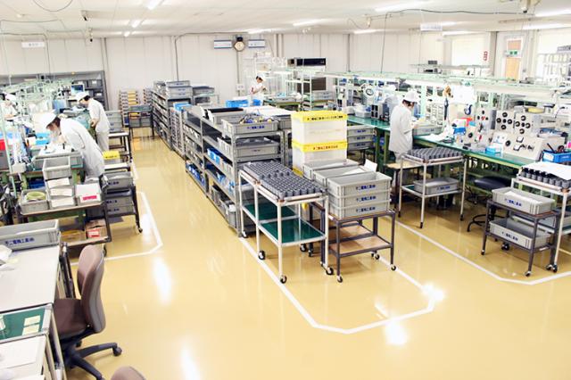 【部品の組み立て作業】未経験歓迎！勤務時間の相談OK◇安定した環境で働きませんか◇高定着率！電気部品の組立