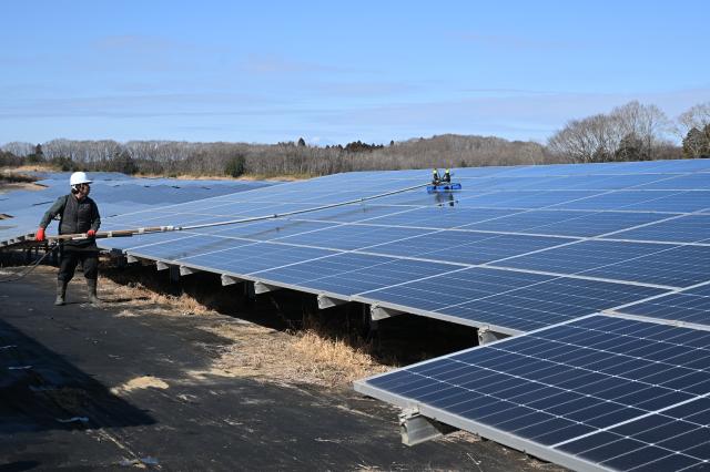 【太陽光パネル洗浄業務（契約社員）】未経験OK！体を動かす仕事で安定収入＆正社員登用あり太陽光パネル洗浄業務