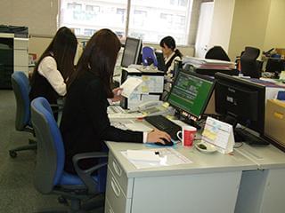 各線「天神橋筋六丁目」駅より徒歩5分で通勤も便利◎車での通勤もOKですよ!