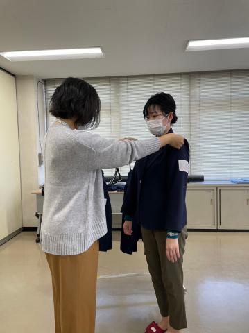 春だけの短期バイト！週1日〜OK＆未経験歓迎！学生服の採寸スタッフ