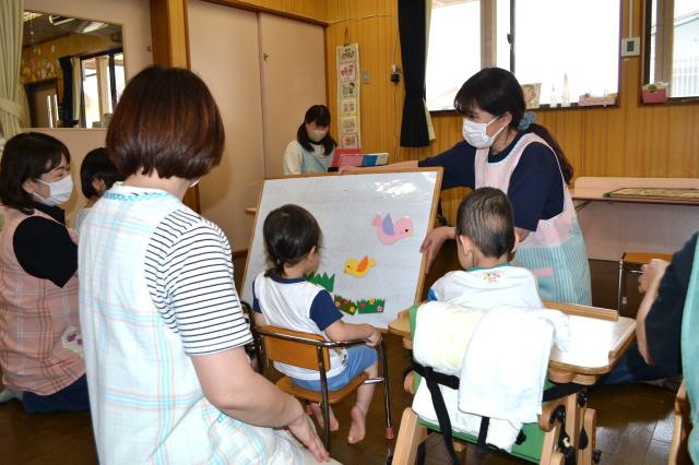 現在5人のスタッフが活躍中です♪少人数なのでみんな仲良く協力しながら働いています！