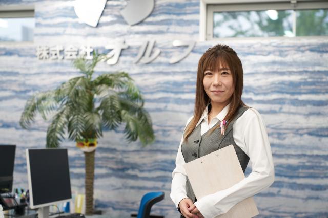 現在、2名の事務スタッフが活躍中！お互い助け合いながら仕事をしています。