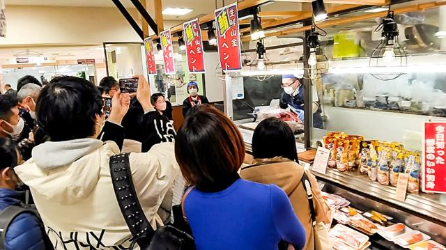 さまざまな惣菜店やスーパーが並ぶデパ地下!
活気ある雰囲気の中で働きたい方はぜひ◎