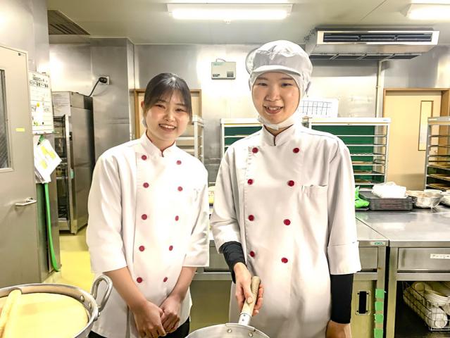 ★スタッフインタビュー【2】
調理師／Mさん・Sさん（共に勤続約5年）