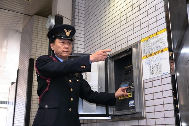 ［夜勤：土曜日勤務限定］≪施設内巡回≫◆未経験OK◆交通費支給◆仮眠あり◆駅近く◆中高年活躍中！夜間警備／介護施設の建物内の巡回