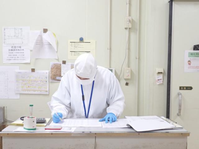 野菜や食材の荷受け作業！荷物の受け取りと運搬作業♪。週3日〜OK！送迎バス付き！食品工場荷受けスタッフ