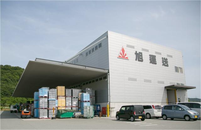 「挨拶と返事」を大事にすれば自然と笑顔も会話も増える♪
当たり前のことを大切にする気持ちの良い職場です。