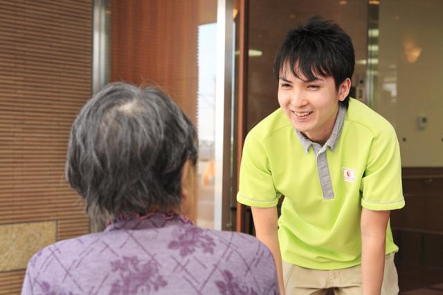 ＊　スタッフインタビュー　＊
＜先輩からメッセージ＞