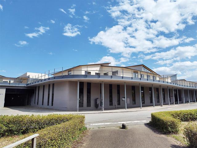 各種手当や職員住宅など手厚い待遇あり!
退職金制度もあるので将来も安心です◎