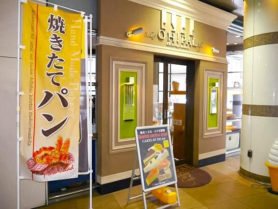 高校生・大学生や主婦(夫)の方まで幅広い年代の方が活躍できる職場です。