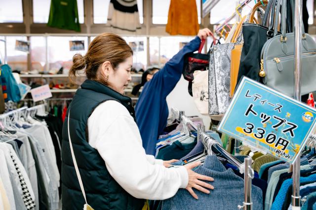 大好きな服に囲まれてお仕事しませんか!
服の知識やアルバイト経験なくて大丈夫です♪