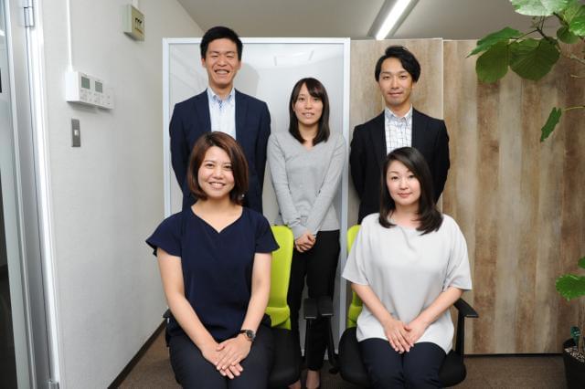派遣元および請負元であるUTコミュニティでの正社員雇用となりますので、派遣先、請負先で働いていない期間が発生した場合でも雇用契約は継続されます。