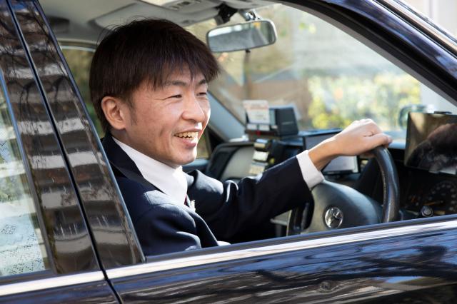 ▼スタッフインタビュー1
（カマタさん／一般企業から転職／入社2ヶ月）