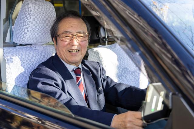 ▼スタッフインタビュー1
（カワダさん／一般企業から転職／入社14年）