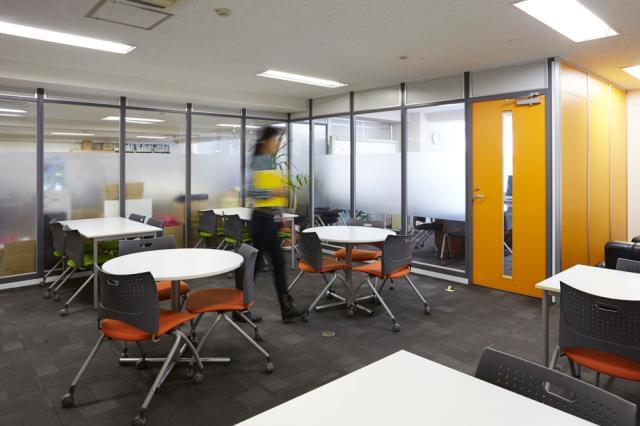 交通費支給(月2万円迄)、社保完備、社員登用制度ありetc...
待遇面も充実させてお迎えします。