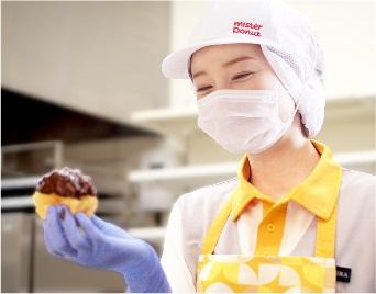 バイトデビュー大歓迎☆学生さん〜シニアまで幅広く活躍中！週2・3日/1日4時間の短時間もOK！！おいしいドーナツの製造