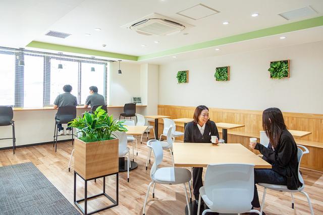 自社製品は見たらすぐにわかります。街に出ると「あ!」と思う瞬間がたくさんありますよ。