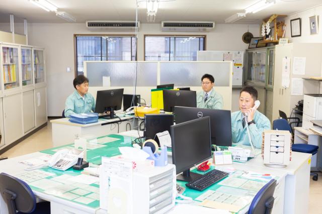 ＜会社紹介＞
創業から71年の歴史を持つ総合商社です。