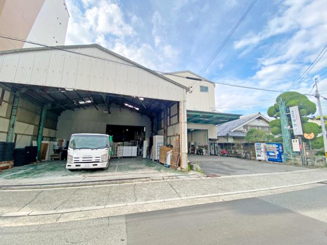 女性活躍中♪スタッフの年齢層は幅広く、新人さんも年齢に関係なく馴染める環境ですよ。