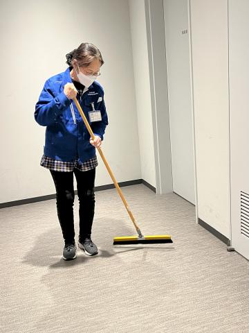 わからないことはいつでも質問OK！
3日間の社内研修＋5日前後の現地研修でしっかりと学べます◎