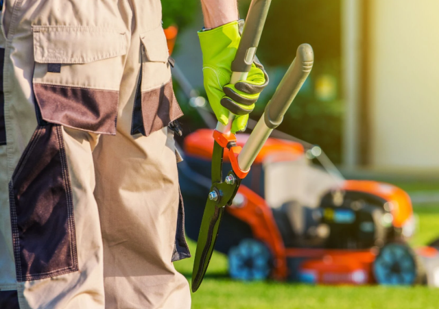 【造園・緑地管理スタッフ】未経験大歓迎！自然の中で働きながら、一生モノの技術を身につけるチャンス！造園・緑地管理スタッフ