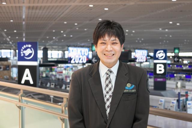 スタッフインタビュー(Sさん/30代/勤続3年)
「空港という非日常的な空間で働けることが魅力です!」
