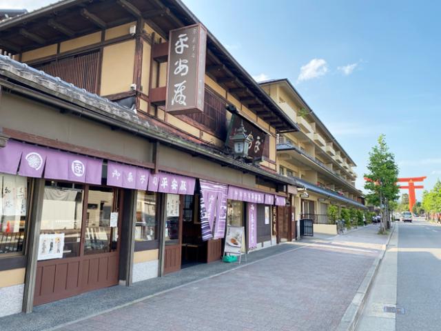 厳選された材料、伝統的な製法と革新的な技！
当店自慢の京菓子を笑顔で販売してくださいね♪