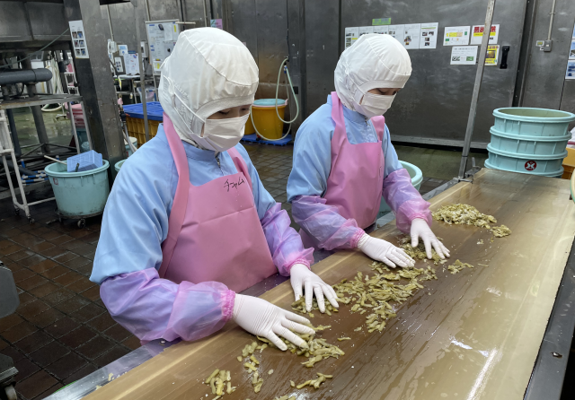 女性スタッフ中心／平均年齢40〜50代／家庭と両立しやすい職場環境