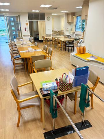 20代〜50代の男女が和気あいあいと活躍中★未経験から始めたスタッフも多いので、サポート体制は万全です