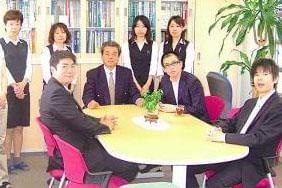入社後、先輩社員が丁寧に指導&サポートします。堅苦しさよりも風通しの良さを感じる職場環境です。
