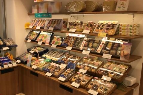 店舗を回訪し、売上UPのためのサポートをするお仕事！販売・営業経験を活かせるポジションですよ◎ラウンダー（売り場巡回、販売サポート 等）