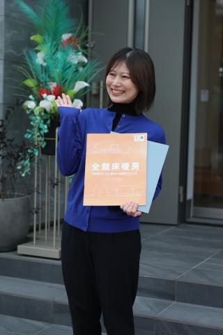 住宅展示場内、少人数のアットホームな事務所です。