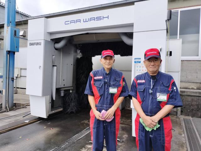 基本は洗車機を使うのでボタン1つです!!専用タオルで拭きあげてお客様にお返しします。