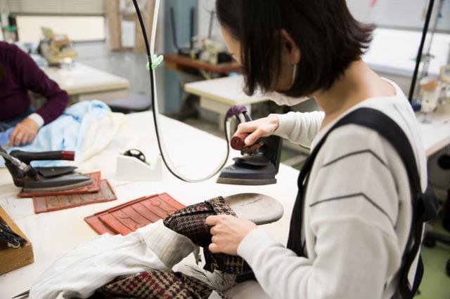 新品の商品のお直しがメインです。