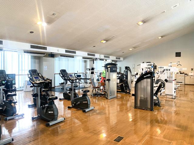 筋トレ好き歓迎！学校帰りに働きながら身体づくりの知識が身につくジムスタッフ募集！スポーツクラブのジムスタッフ