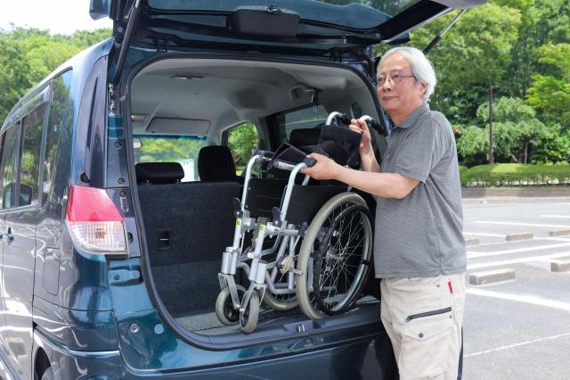 送迎ドライバーの募集！定年後の再活躍の場としても大歓迎！週3日から勤務可能！趣味と仕事の両立も歓迎！透析クリニックでの送迎ドライバー