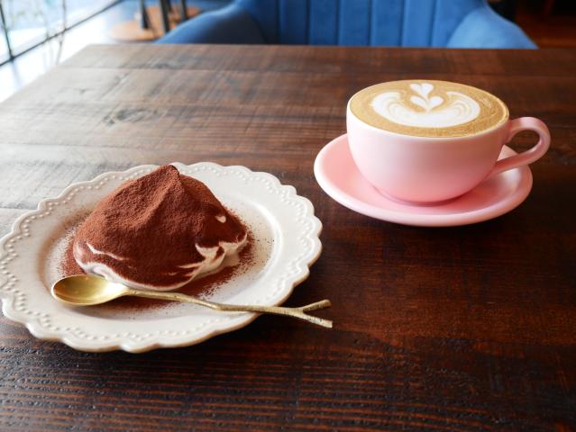 コーヒーの香りに囲まれて、癒されながらのお仕事♪
腰を据えて働きたい方には正社員登用制度もあり！