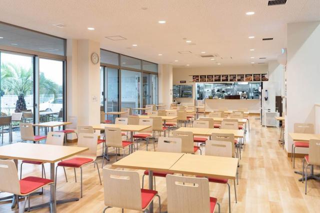 ピカピカの店内で、気持ちもアップ♪そこにいるだけで楽しくなる「花木流通センター」です!