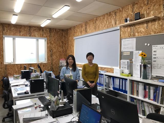 働きやすい勤務時間で休憩時間もたっぷり確保!
先輩社員に相談しやすく、明るく楽しい職場です♪