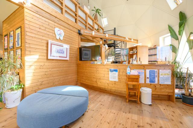 自然と調和したような院内です。居心地の良さが長く働ける理由です。