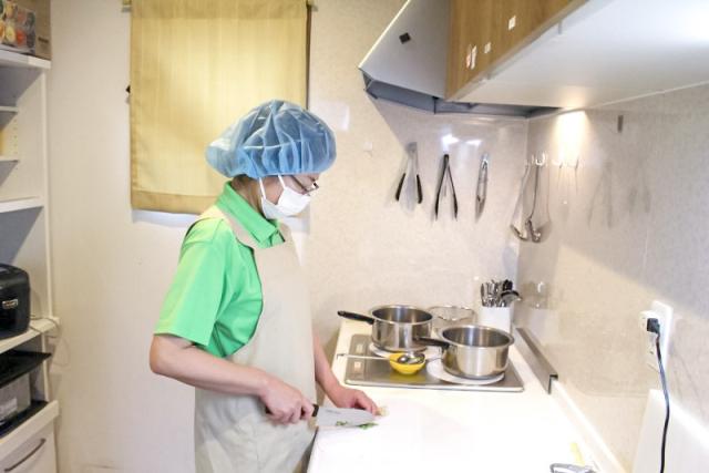 ご入居者さまの暮らしを「食」の面からサポート!
作業は簡単なので、安心して気軽に始められますよ。