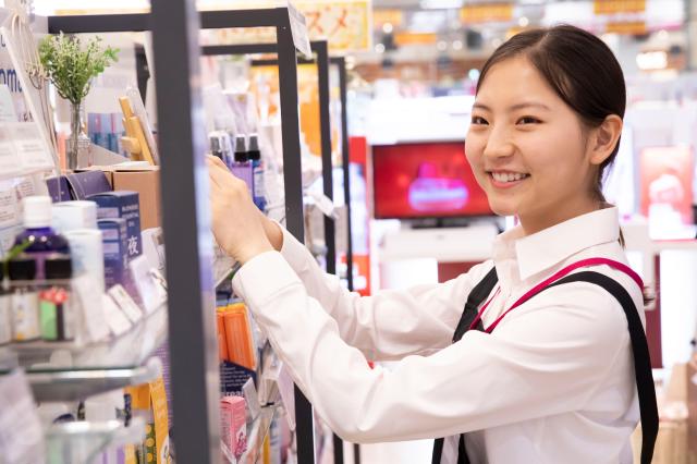 【化粧品・医薬品・調剤事務】★未経験OK！◆イオンは福利厚生充実♪◆家庭と両立しながら働けます♪総合スーパーでの化粧品・医薬品フロアスタッフ、調剤事務