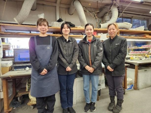 * 職場では若手・未経験者・男女のメンバーが活躍中 *
チームワークを大切にしていきましょう♪