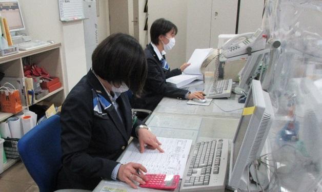 「営業所で路線バスの配車表を作成し、
日々の路線バス運行を支えています。」