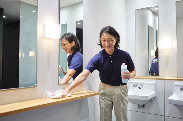 作業手順は慣れるまで丁寧にフォローします。 プロの技術が身について、長く続けられる清掃のお仕事を始めませんか。